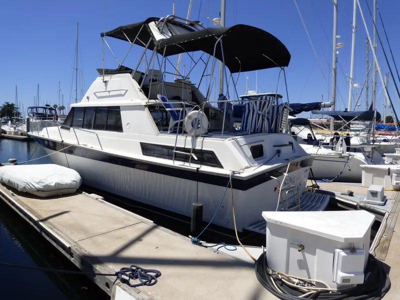1983 Silverton Aft Cabin Motor Yacht