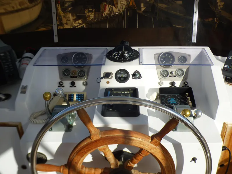 1984 Nova Sundeck Motor Yacht