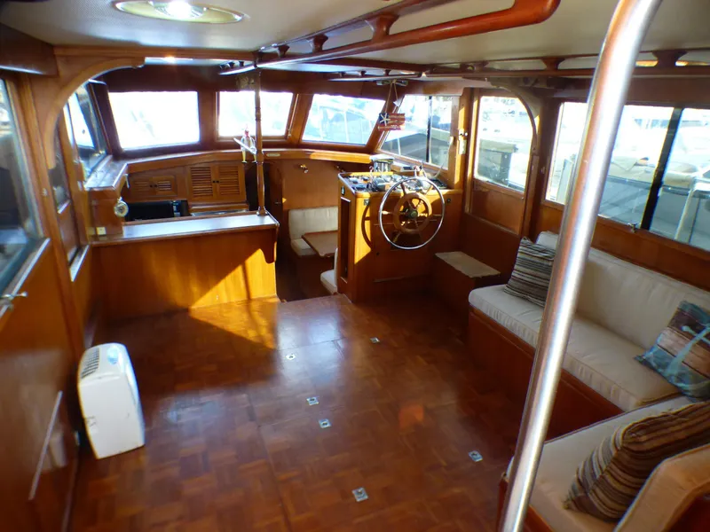 1984 Nova Sundeck Motor Yacht