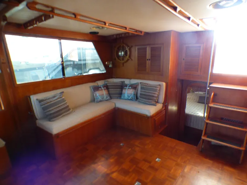 1984 Nova Sundeck Motor Yacht