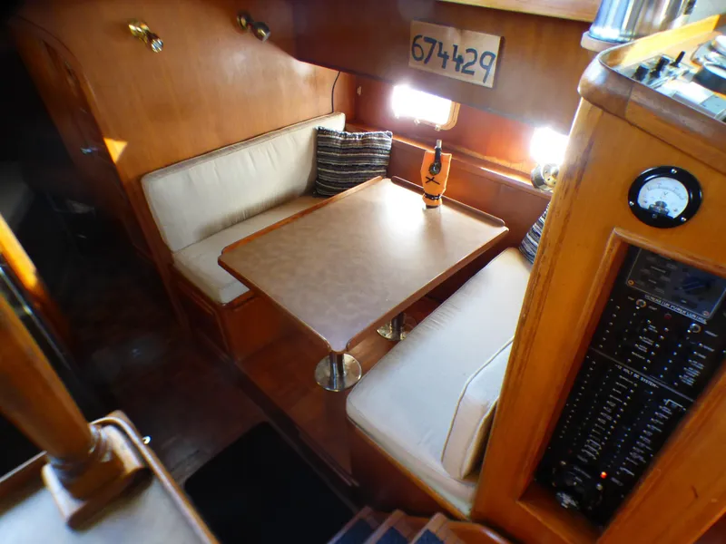 1984 Nova Sundeck Motor Yacht