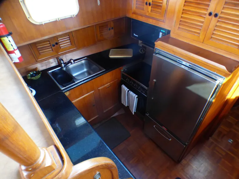 1984 Nova Sundeck Motor Yacht
