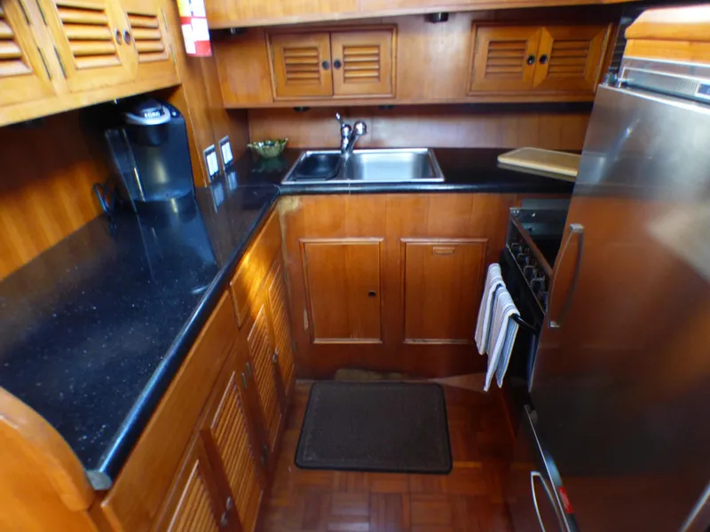 1984 Nova Sundeck Motor Yacht