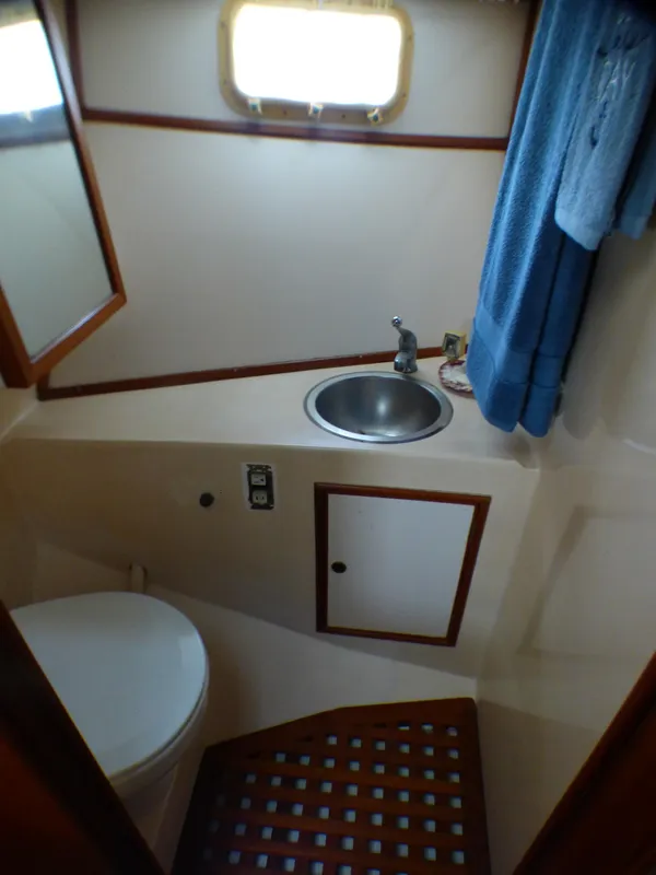 1984 Nova Sundeck Motor Yacht