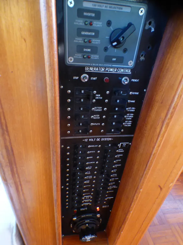 1984 Nova Sundeck Motor Yacht