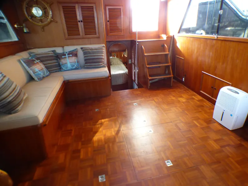 1984 Nova Sundeck Motor Yacht