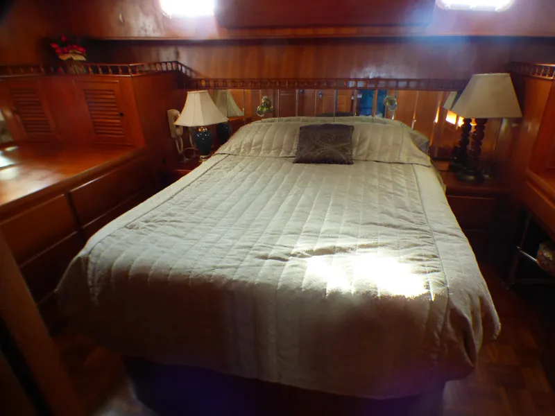 1984 Nova Sundeck Motor Yacht