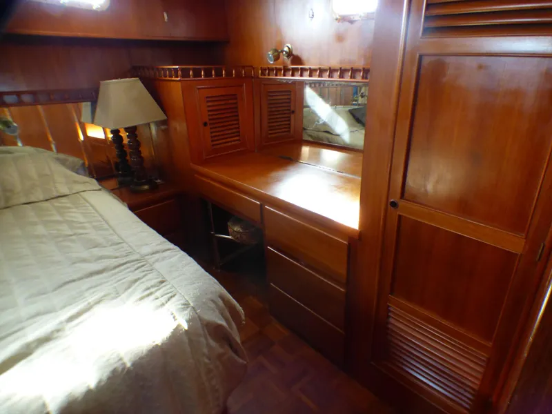 1984 Nova Sundeck Motor Yacht
