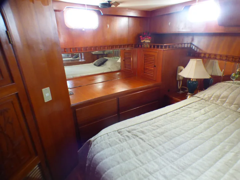 1984 Nova Sundeck Motor Yacht
