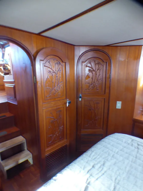 1984 Nova Sundeck Motor Yacht