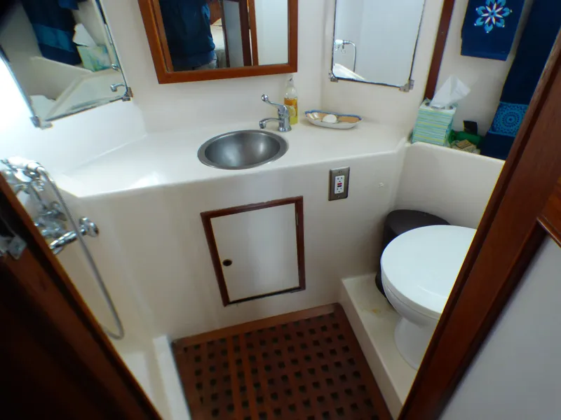 Master stateroom head