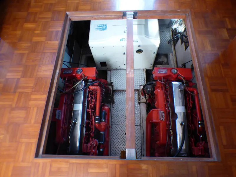 1984 Nova Sundeck Motor Yacht
