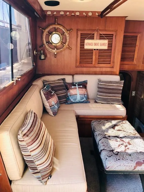 1984 Nova Sundeck Motor Yacht