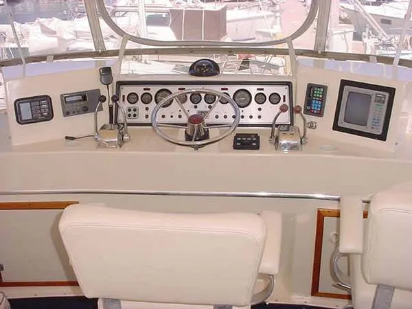 1986 Chris-Craft Catalina 362