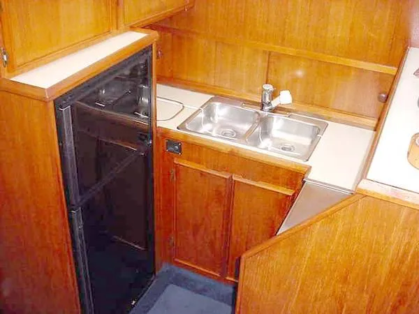 1986 Chris-Craft Catalina 362