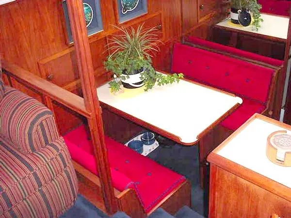 1986 Chris-Craft Catalina 362