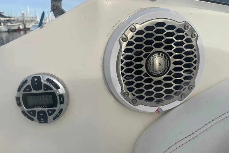 Kenwood audio system and speaker on 2000 Bayliner 2655 Ciera Sunbridge boat.