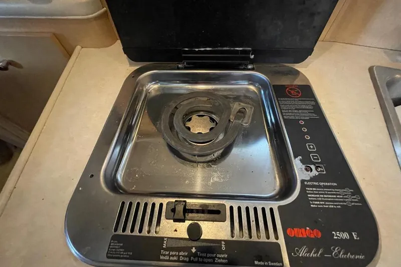 Stove in 2000 Bayliner 2655 Ciera Sunbridge boat kitchen area.