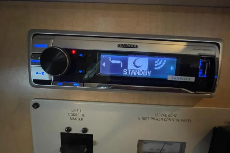 Kenwood stereo system on 2000 Bayliner 2655 Ciera Sunbridge, displaying standby mode.