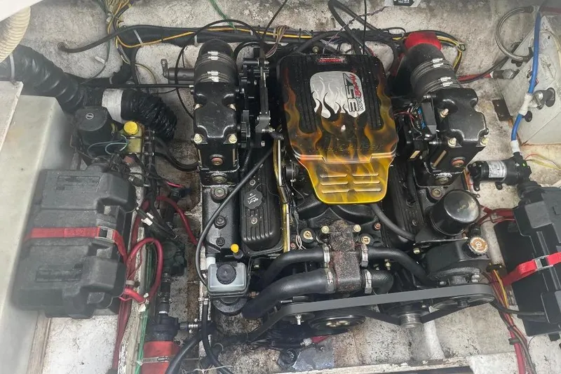 Engine compartment of a 2000 Bayliner 2655 Ciera Sunbridge.