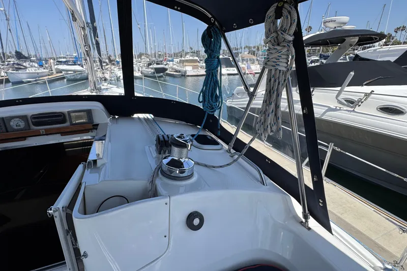 Hunter 41 Aft Cockpit 2004 sailboat interior with ropes and marina view.