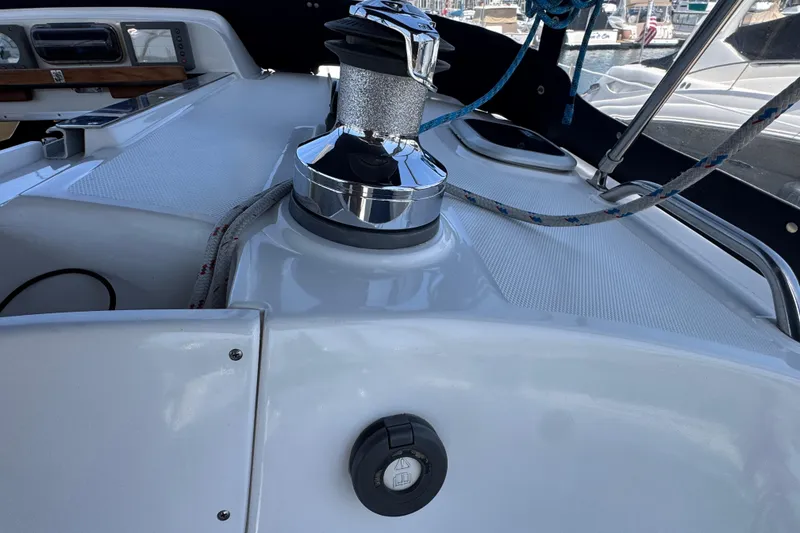 2004 Hunter 41 Aft Cockpit sailboat deck with winch and ropes.