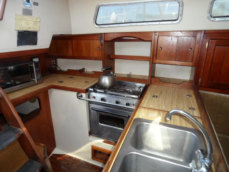 1983 Catalina 36