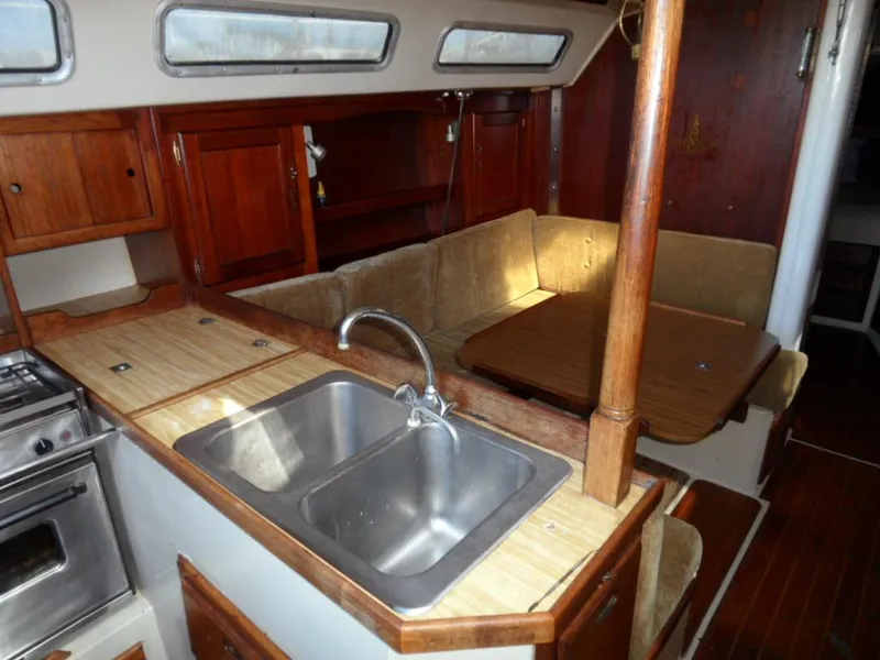 1983 Catalina 36