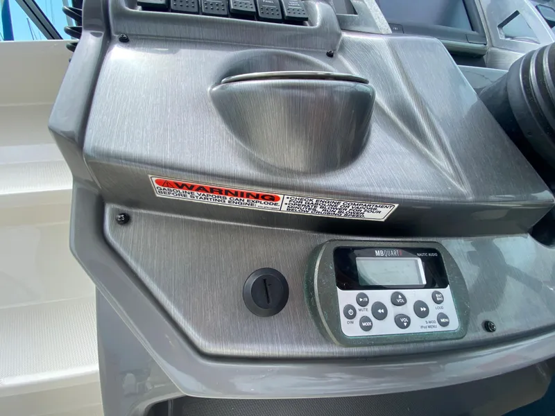 2010 Monterey 260 SCR