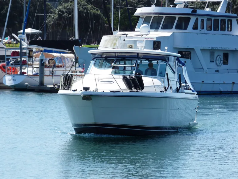 1998 Tiara Yachts 4000 Express