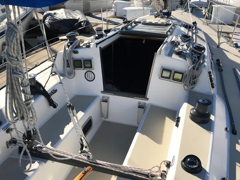 1990 Thomas Marine T35 by Tartan Yachts