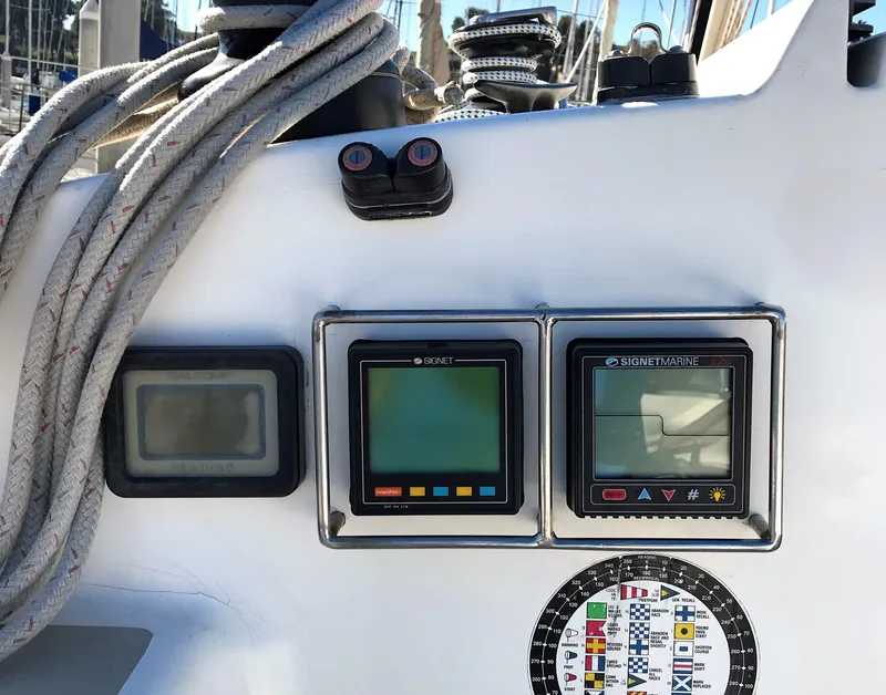1990 Thomas Marine T35 by Tartan Yachts