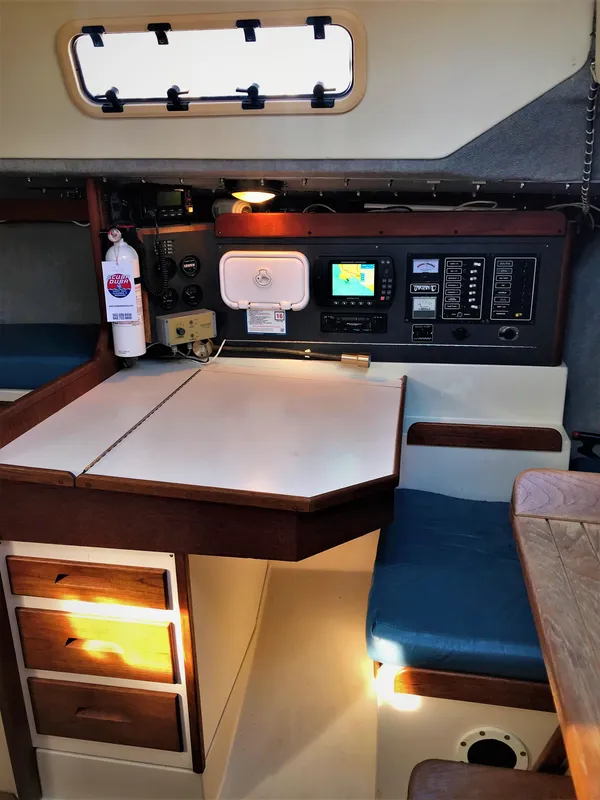 1990 Thomas Marine T35 by Tartan Yachts