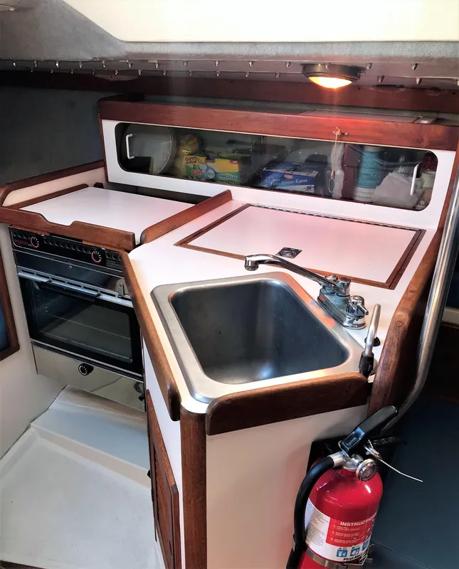 1990 Thomas Marine T35 by Tartan Yachts
