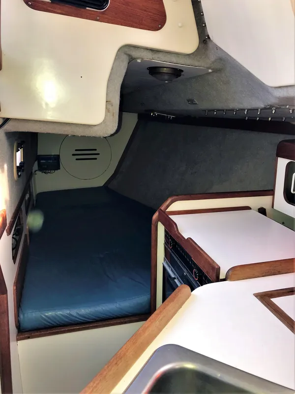 1990 Thomas Marine T35 by Tartan Yachts