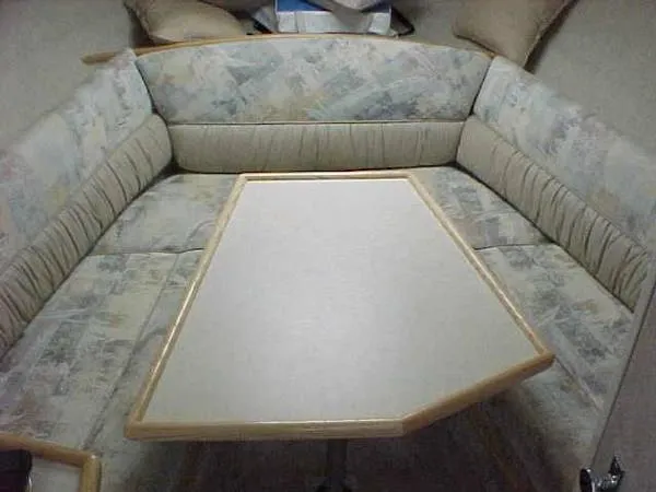 salon with table