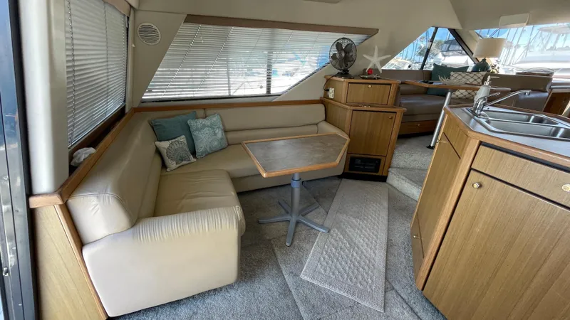 2001 Bayliner 3988 Command Bridge Motoryacht