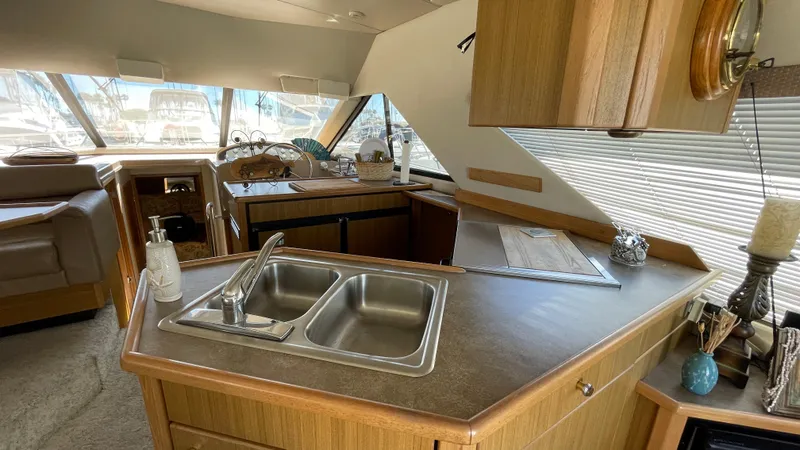 2001 Bayliner 3988 Command Bridge Motoryacht