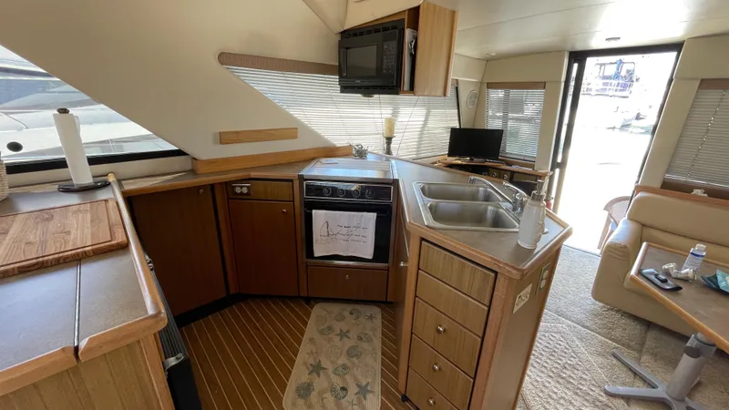 2001 Bayliner 3988 Command Bridge Motoryacht