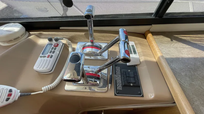 2001 Bayliner 3988 Command Bridge Motoryacht