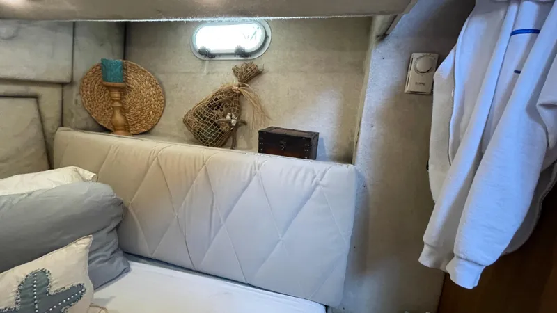 2001 Bayliner 3988 Command Bridge Motoryacht