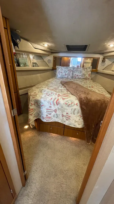 2001 Bayliner 3988 Command Bridge Motoryacht