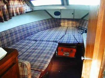 V berth