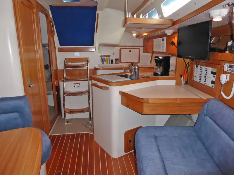 Salon looking aft 2