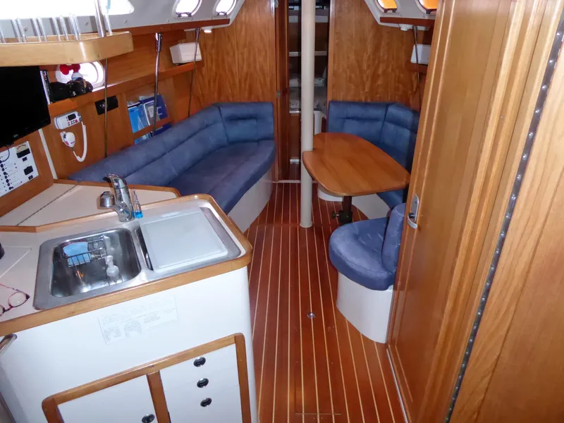 Salon looking aft