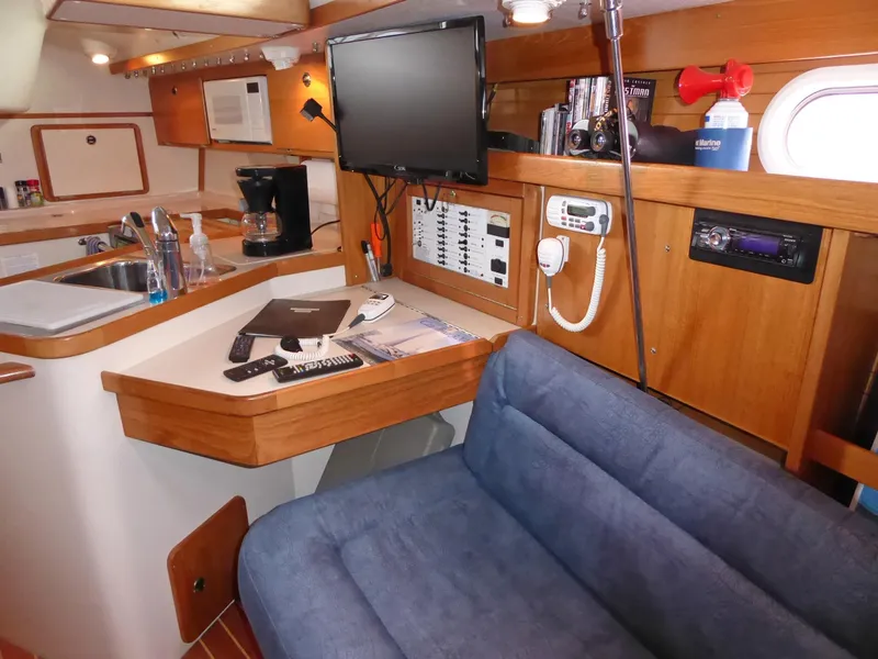 Settee & Nav area