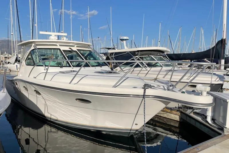Tiara 3200 in slip