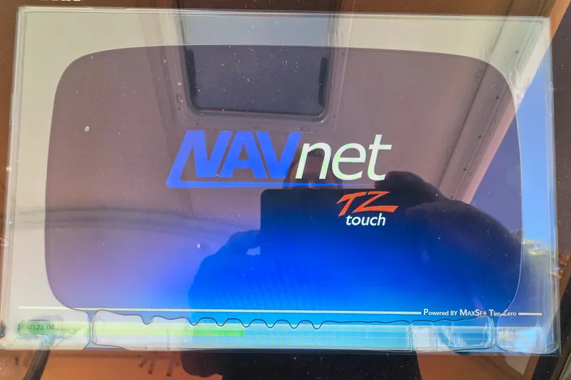 NAVnet TZtouch display on 2004 Tiara Yachts 4000 Express.