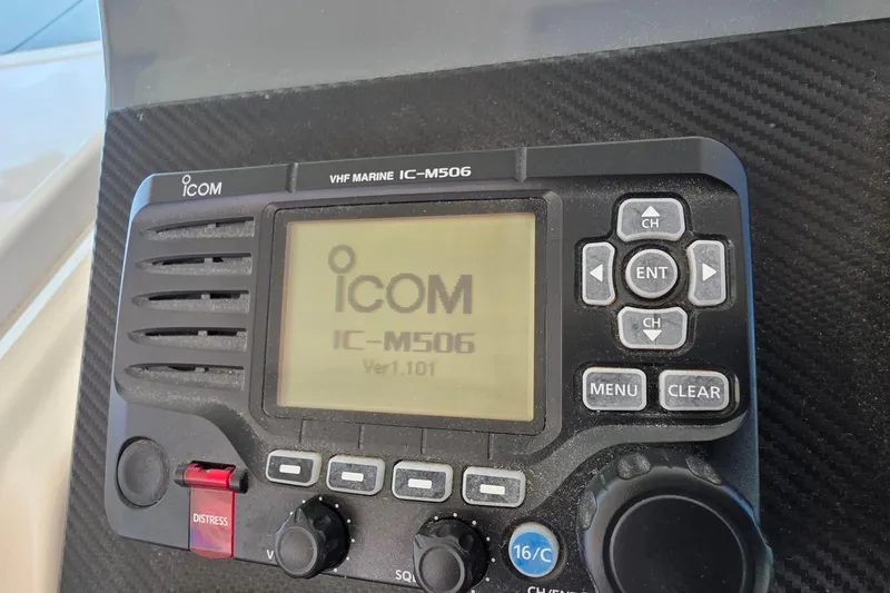 Icom IC-M506 VHF marine radio on 2004 Tiara Yachts 4000 Express.