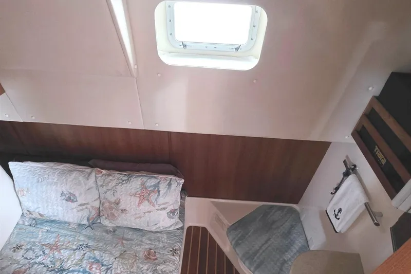 2004 Tiara Yachts 4000 Express cabin interior with bed and porthole window.